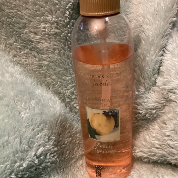 🍑RARE Victoria’s Secret Garden Peach Hyacinth Fragrant Body Splash Body Spray - Picture 2 of 6